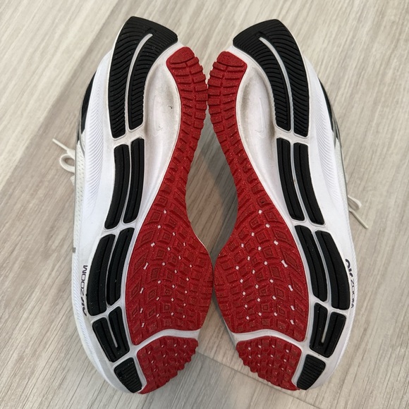 Nike Black and White Sneakers with Red and Purple Highlights - Picture 6 of 6